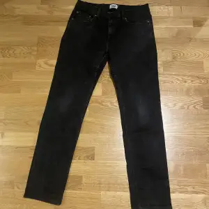 Svarta jeans från lager 157. Modellen slimmy  Nypris: 200kr