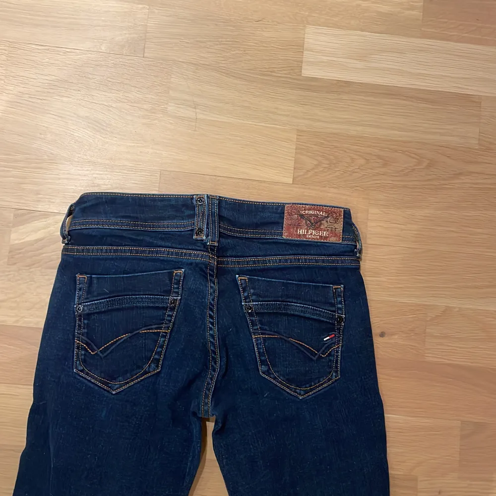 Skitsnygga bootcut lågmidjade jeans, jättebra skick!!!. Jeans & Byxor.