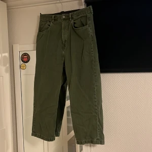 Gröna byxor - Gröna byxor från lager157, använda ett fåtal gånger 