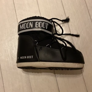 Moon boot - Intresse koll på mina moonboots inte andvända mycket köpte i januari storlek 36-39 a för fler bilder kom privat