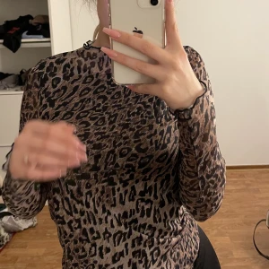Leopard Topp  - Leopard topp Storlek Xs  Väldigt bra skick, som ny!  