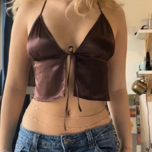 satin haltertop - så fin festtop som tyvvär aldrig blivit använd :(