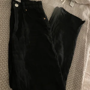 Ginatricot Premium Denim - Ginatricot Premium Denim svarta Storlek 32  Nypris 499