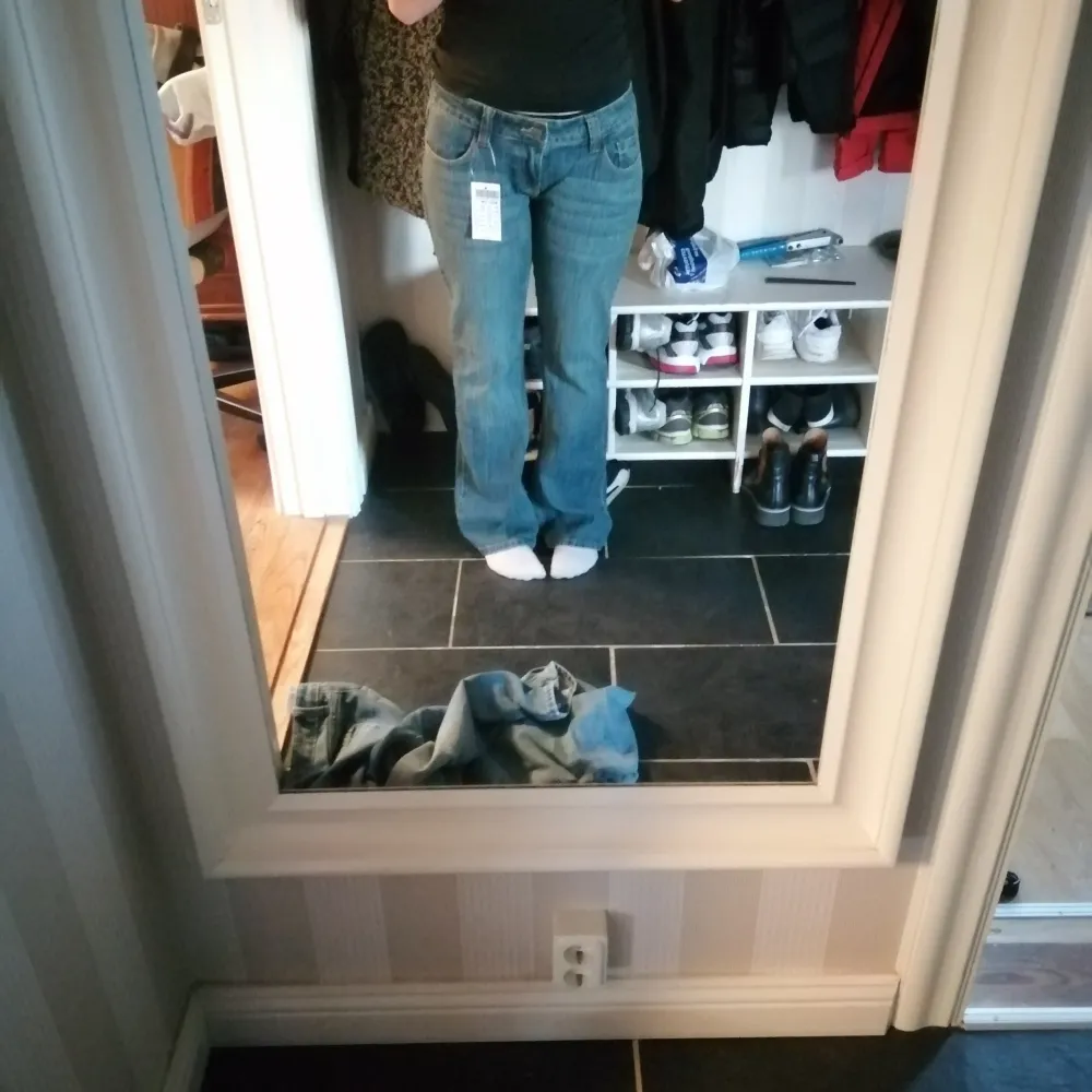 Brandy Melville jeans i strl M. Midjemått: typ 83 Längd:? (jag är 160 och dem är långa på mig). Dem är i fint skick och använda max 5 ggr. Köparen står för frakt/möts upp i Uppsala. De är ganska stretchiga. Köpta på plick. Kontakta för fler bilder osv! 💞❤️. Jeans & Byxor.