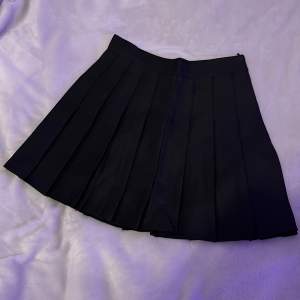 ♡ Mini kjol köpt från yesstyle, Helt oanvänd.   Storlek xs, ca 65 cm omkrets i midjan och 35 cm lång