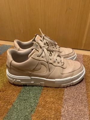 Nike airforce storlek 39 - Fint skick 
