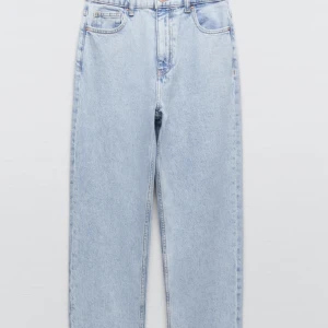 Zara jeans  - Jeans från zara i storlek 32. Skriv för fler bilder! 100kr+frakt 💕