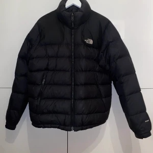 The North Face, stl M - Knappt använd The North Face dunjacka i stl M.