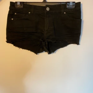 Cubus shorts - Svarta shorts från Cubus. Köparen betalar frakt, inga byten