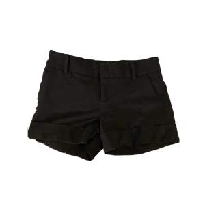 svarta zara shorts i strl M! skulle säga att de är åt de mindre hållet så kanske s/m! skriv om ni vill ha måtten! 