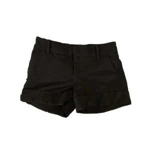 kostym shorts - svarta zara shorts i strl M! skulle säga att de är åt de mindre hållet så kanske s/m! skriv om ni vill ha måtten! 