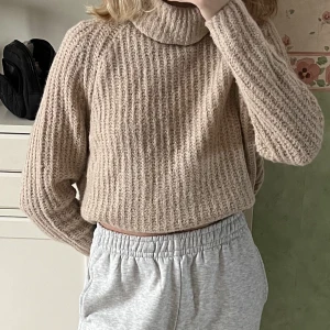 Stickad turtleneck tröja - Supermysig beige stickad tröja från Only, storlek XS Inte mycket använd och i fint skick