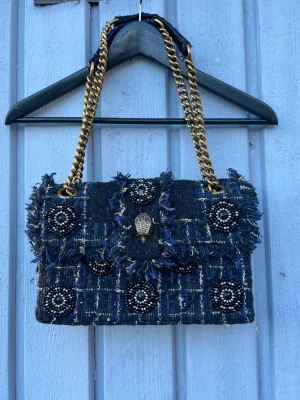 Kurt Geiger TWEED väska - 1000 Kr  - Kurt Geiger väska använd 2 gånger. SUPER FIN men tyvärr kommer den inte till användning 💙