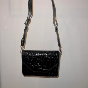 Väska - Handväska från märket unlimit bags. Är helt oanvänd.