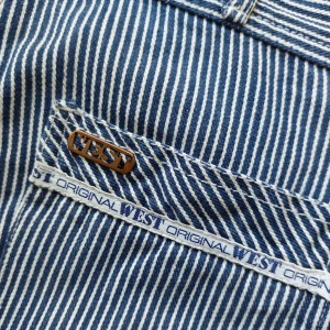 Vintage blåvitrandiga jeans - Vintage blåvitrandiga jeans från h&m med bootcut. Riktigt coola, tyvärr för små för mig. Finns även i rött. Mått Midja ca 35,5cm tvärs över, Längd ca 115cm, Innerbenslängd 87cm. 