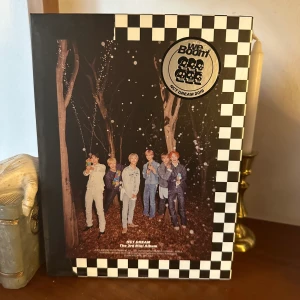 NCT DREAM we boom album  - Nct dreams we boom album, är i nyskick och skivan är aldrig spelad. det på bilden ingår.