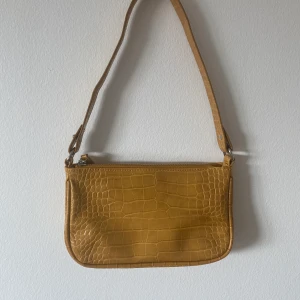 Brun/gul handväska - Brun/gul handväska. Frakt tillkommer 🧡