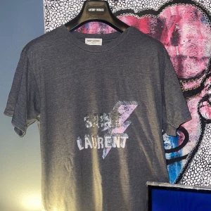 saint laurent t shirt - saint laurent t shirt,skick 8/10,nypris 3,3