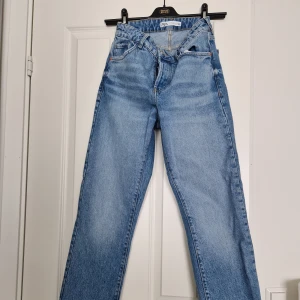 Straightleg jeans - Straightleg jeans som inte är använda. I nyskick  OBS! Frakten ingår i priset 