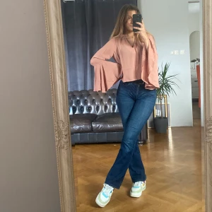 Boohoo top - Boohoo top i storlek L då passar den som en kropp-topp. Jag (på bilden) är S. 