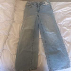 Fina jeans använda 3-4 gånger från l157 köpta för 499kr säljer billigt❤️