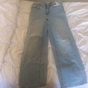 Fina jeans - Fina jeans använda 3-4 gånger från l157 köpta för 499kr säljer billigt❤️