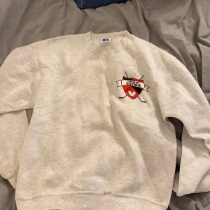 russell athletic tröja - litet svart märke