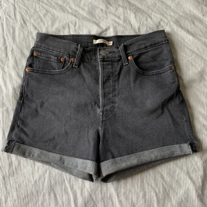 Levis Wedgie Shorts - Helt oanvända Levis shorts, modell Wedgie, storlek 30. 