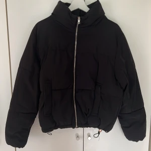 Black puffer jacket  - Väldigt bra skick 