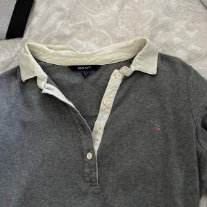Långärmad tröja från gant med krage i storlek S Säljs för 150kr