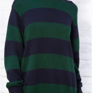 Brandy tröja  - Skit söt oversizad stickad tröja från brandy melville. Endast använd ett fåtal gånger! ❤️