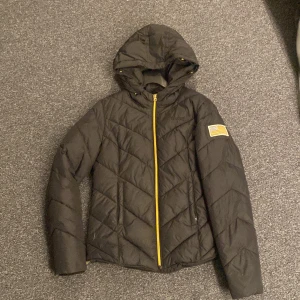Svea jacka💓 - Super fin och varm Svea jacka inget tecken på användning säljer pga den har blivit lite för liten💓