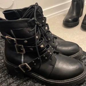 Kängor/ stövletter - Använts bara 1,2 gånger