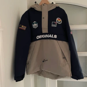 Pull over jacket - Skit snygg vinter jacka från Jack and Jones! Använd några fåtal gånger.😊