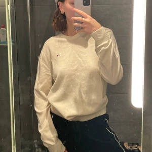 Tommy hilfiger tröja🤍 - Gräddvit stickad tröja, storlek xs. Inte stickig!🧡