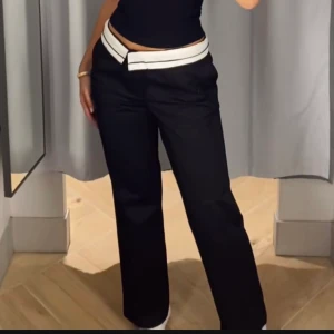 Utsålda byxor ifrån hm  - !lånad bild!  Använda 2 gånger  Leverans sättet nedan stämmer ej Skriv för fler bilder 