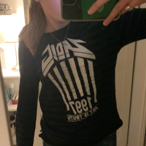 Zadig tröja - Super snygg Zadig & Voltaire tröja! Använd fåtal gånger och i bra skick. Köparen står för frakt. Ordinarie pris: 700❤️❤️