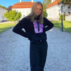 Hoodie - Säljer en the cool elephant hoodie. Som ny. Skriv för fler bilder. 