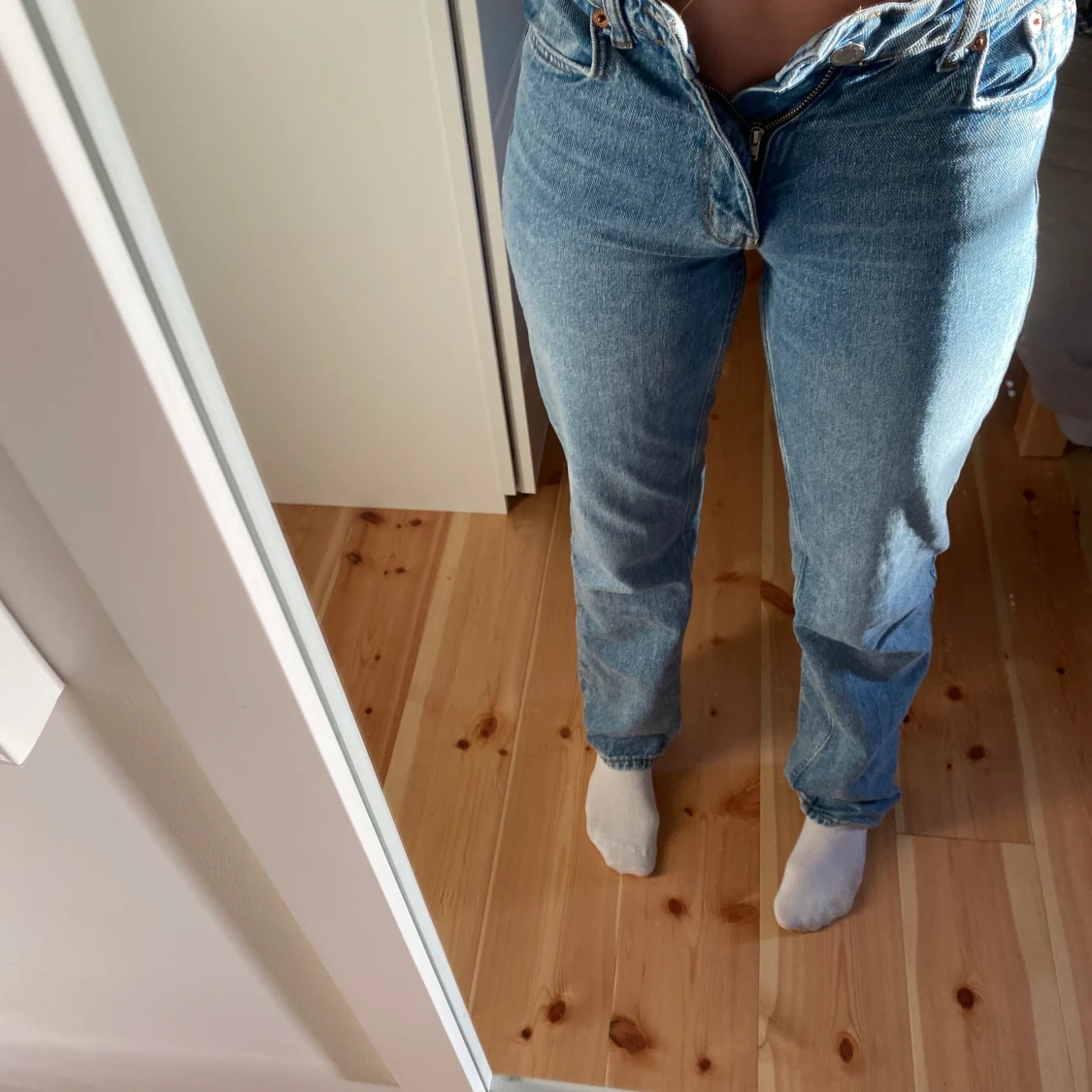 Zara mid size jeans - 90