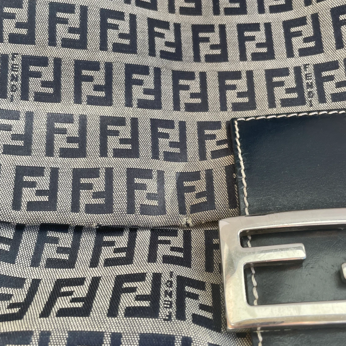 Fendi Baguette - 91