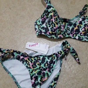 Ny bikini - Ny bikini  Anvisningar finns på bild  100kr eller bud 