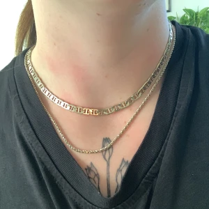 Halsband  - Halsband fr H&M  Dvs bör ej duscha/bada med det på! 