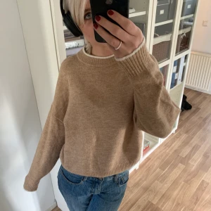 Stickad tröja - Stickad tröja från Hm i storlek m! Nästan aldrig använd!❤️‍🔥❤️‍🔥❤️‍🔥