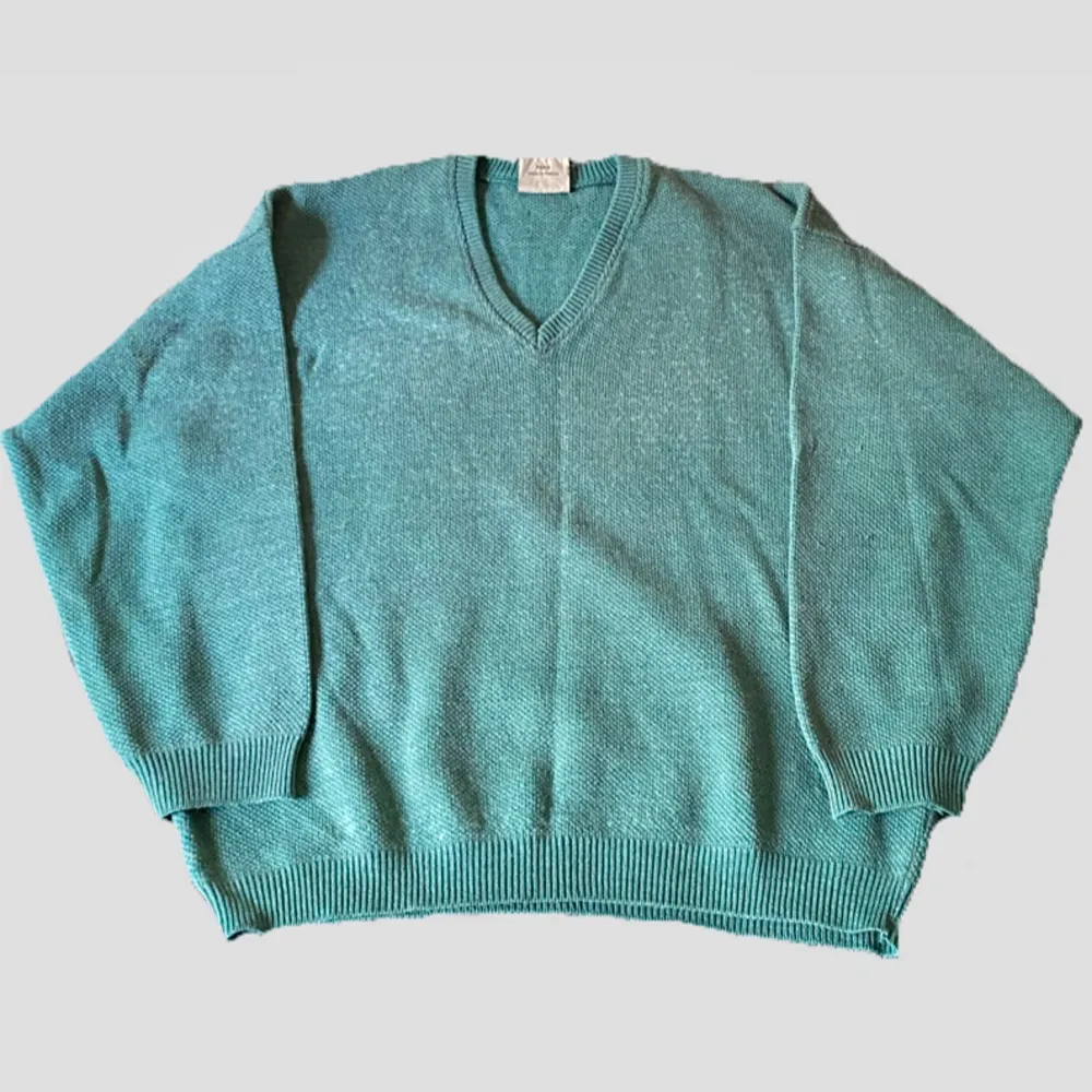 vintage turkos stickad tröja köpt second hand. Passar som en oversized S/M💫 pris kan diskuteras 🌱. Tröjor & Koftor.