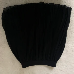 Svart kjol - Svart kjol, endast använd 1 gång därav säljs den. Superfin 