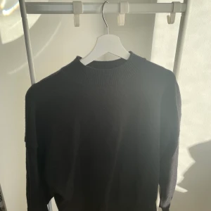 Svart stickad tröja - Helt vanlig svart stickad tröja 💕