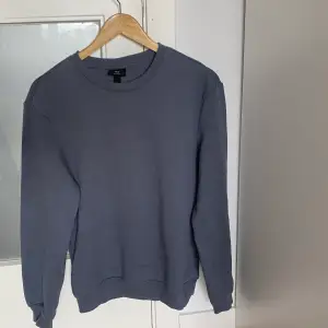 Mörk grå sweatshirt från hm 
