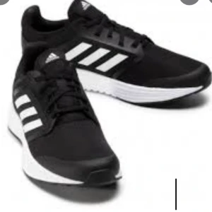 Adidas skor  - Använd 1 gång. Som ny 