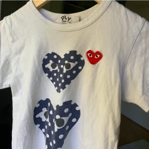 Söker  - Söker denna tröjan från comme des garcons💞💞