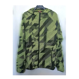 Tunnare Nike Jacka - Ej använd men tvättad en gång. För billigare frakt vid direkt Swish kontakta mig privat och välj ej Köp Nu. Samfraktar för minsta möjliga frakt kostnad för dig, ej Köp Nu, medd.